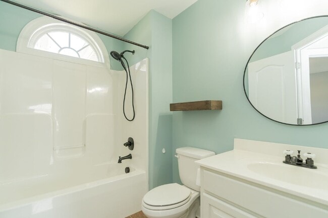 Building Photo - READY NOW!   Harrison Home with Finished Basement & Scenic Views