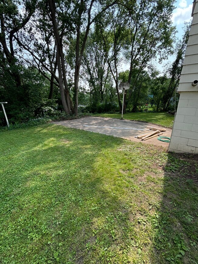 Building Photo - 1170 Stoughton Ave