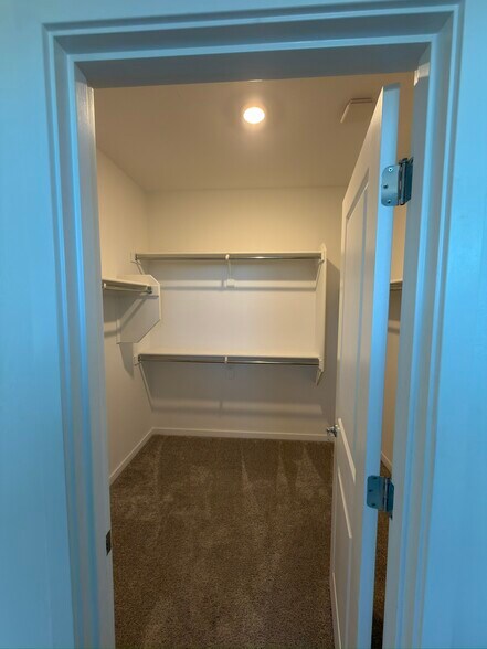 Building Photo - 4570 S Renaissance Dr