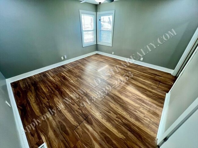 Building Photo - MOVE IN SPECIAL!! Updated 4 Bed 3 Bath Home in KCMO-Available NOW!! MOVE IN SPECIAL $200 OFF 2nd ...