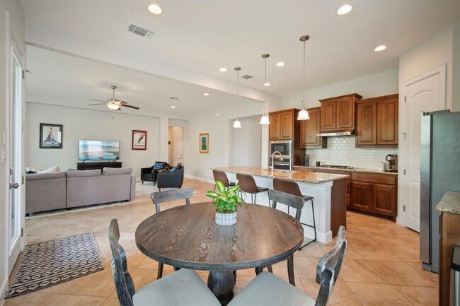Building Photo - 134 Summer Square Dr