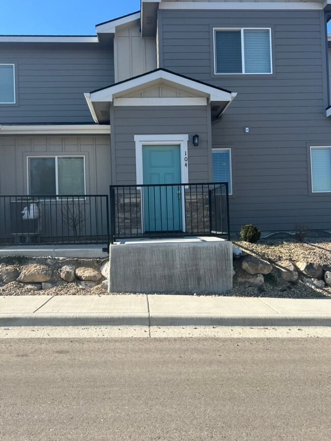 Building Photo - WELCOME TO SUNBEAM TOWNHOMES