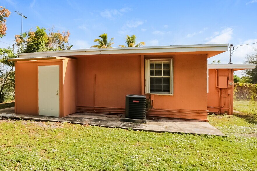 Building Photo - 1001 SW 25th Ave