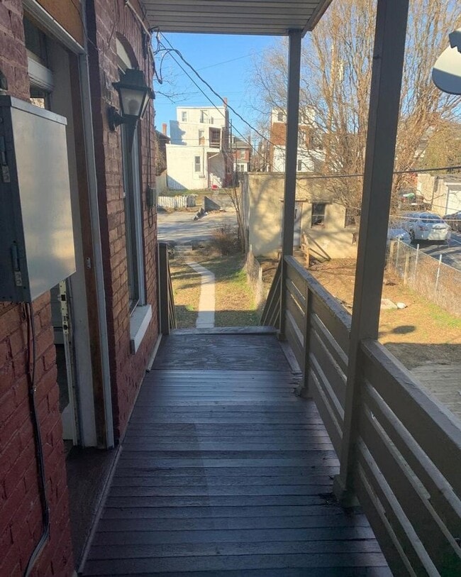 Building Photo - 667 E Philadelphia St