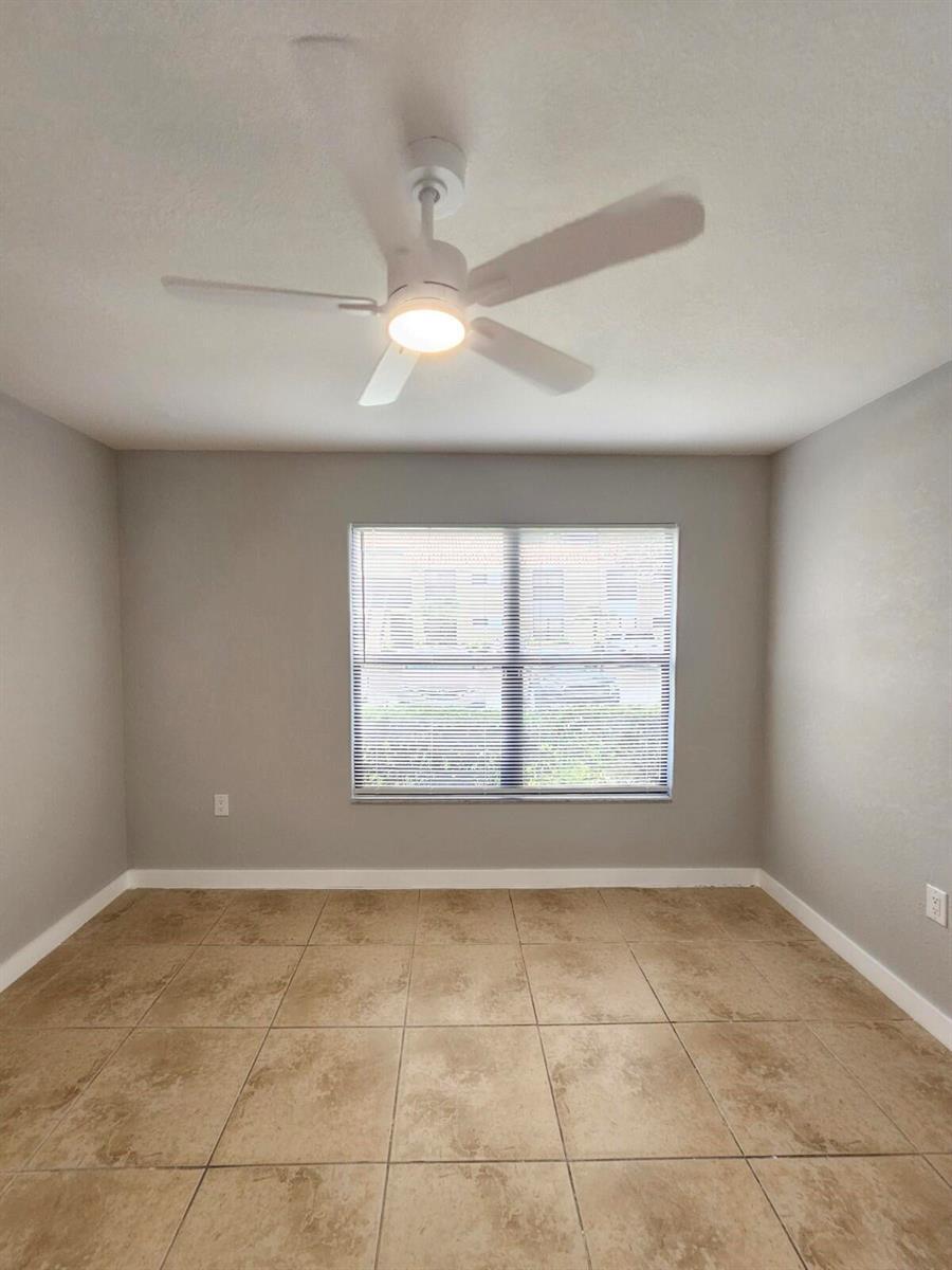 Building Photo - 1545 Lake Crystal Dr