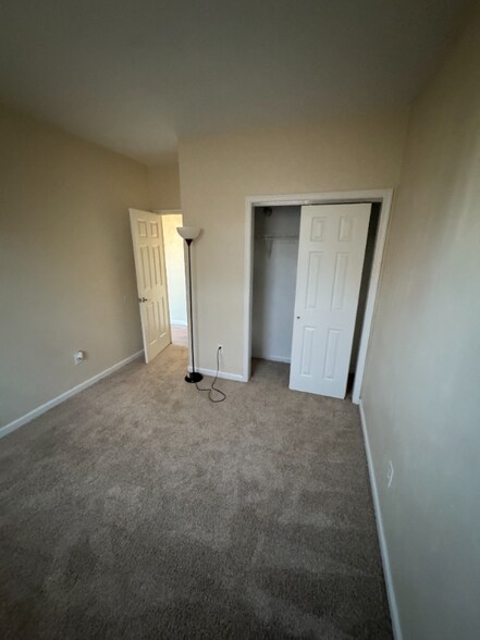 Building Photo - 310 Primrose Ln