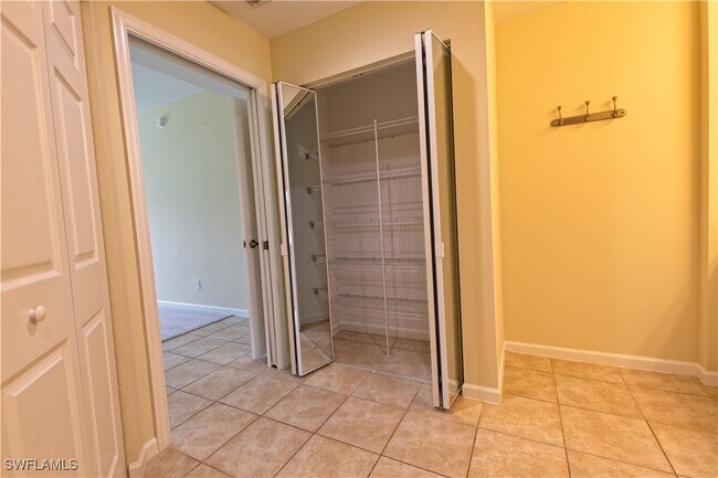 Building Photo - 25064 Peacock Ln