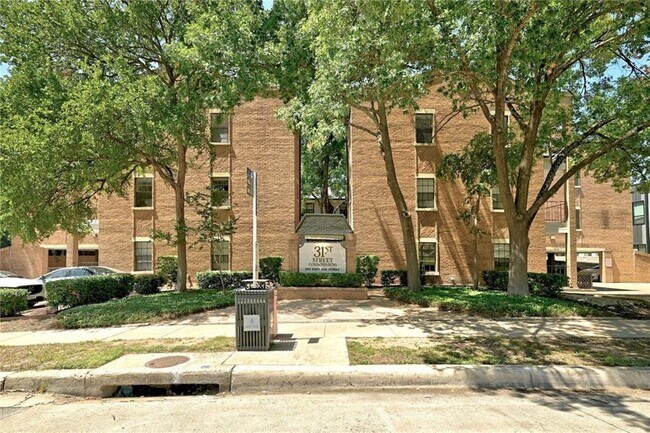 Building Photo - 203 E 31st St