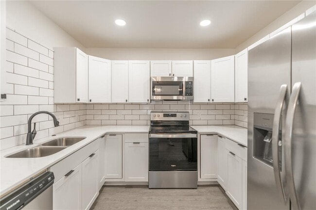 Building Photo - 568 Parkhill Cir