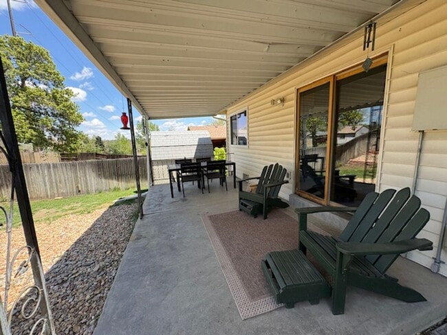 Building Photo - Fantastic 3 bed 2 bath home in Centennial ...