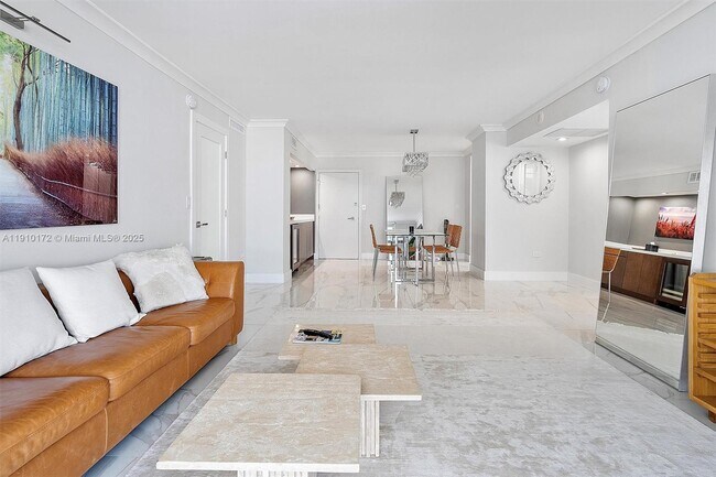 Building Photo - 5555 Collins Ave