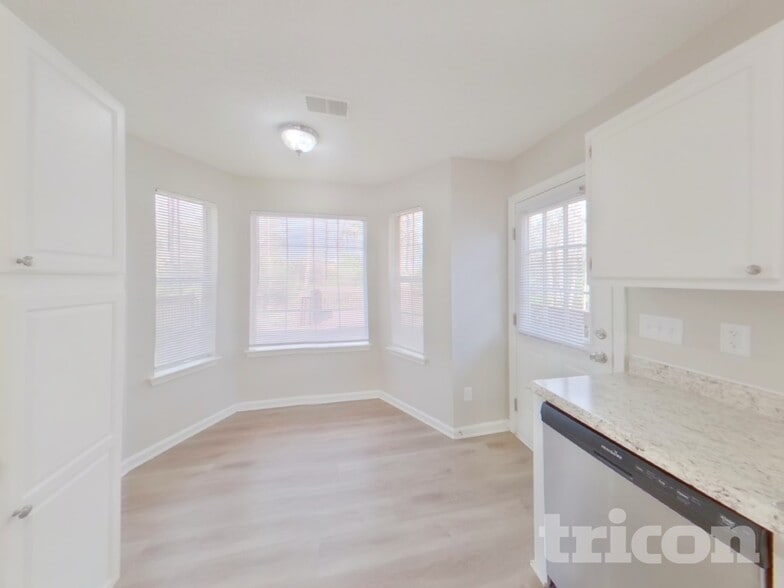 Building Photo - 262 Stonewood Dr