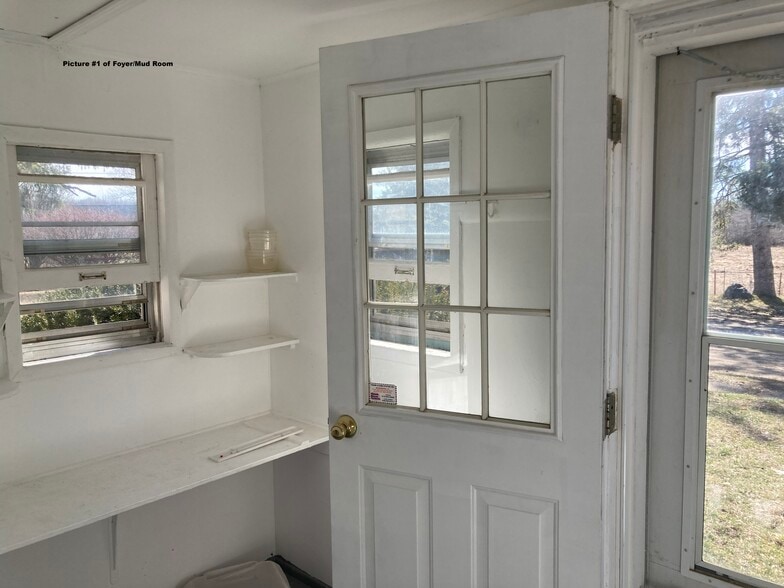 Foyer/mud room and main entrance door - 1589 N Saginaw St