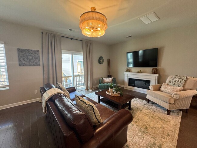 Building Photo - Modern 3-Level Townhome for Rent | Prime SW Charlotte Location