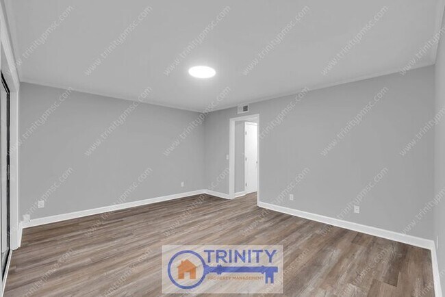 Building Photo - Coming Soon! Newly updated and spacious!