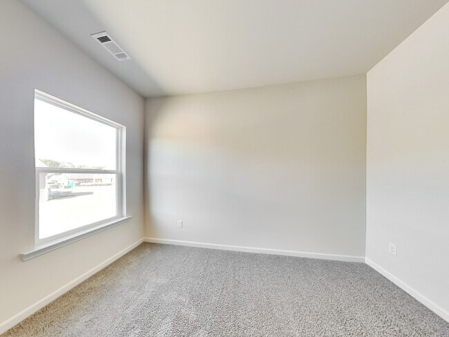 Building Photo - 1021 Claas Wy