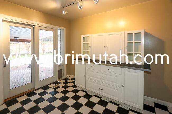 Building Photo - 4717 Naniloa Dr