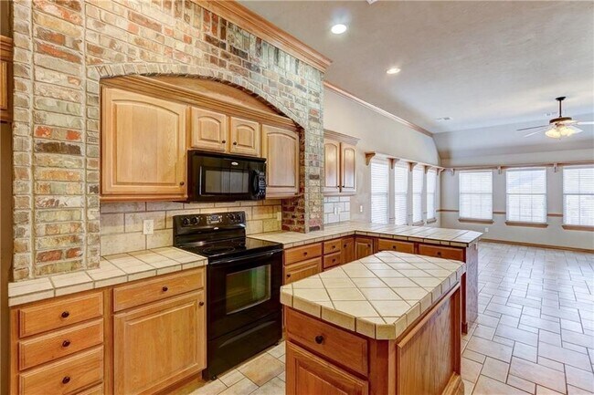Building Photo - 16304 Vallejo Pl