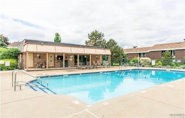 Building Photo - 110 Charter Oaks Dr