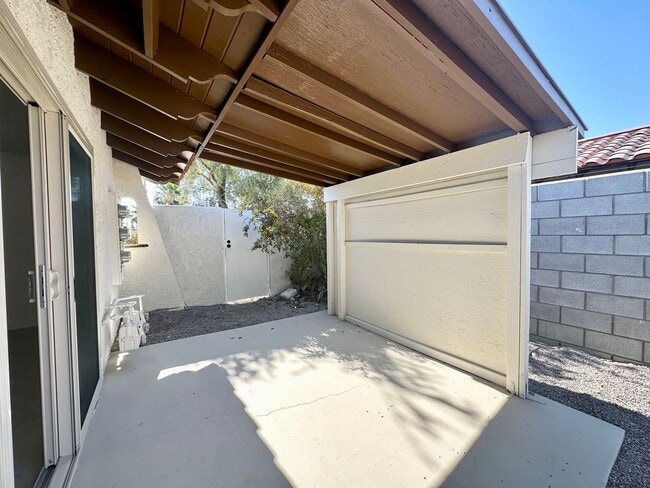 Building Photo - COMING SOON! 1 Bedroom 1 Bathroom Apartment in Palm Springs w/ Community Pool !