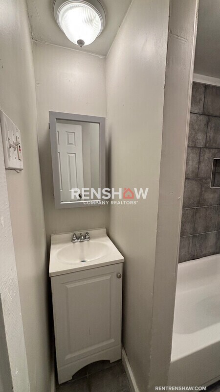 Building Photo - 689 Baltimore St