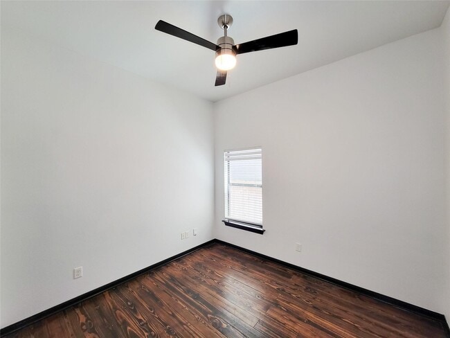 Building Photo - 1904 Davis St