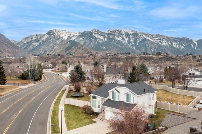 Building Photo - 2744 Newcastle Dr