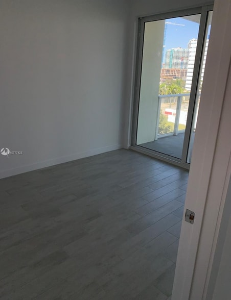 Building Photo - 321 NE 26th St