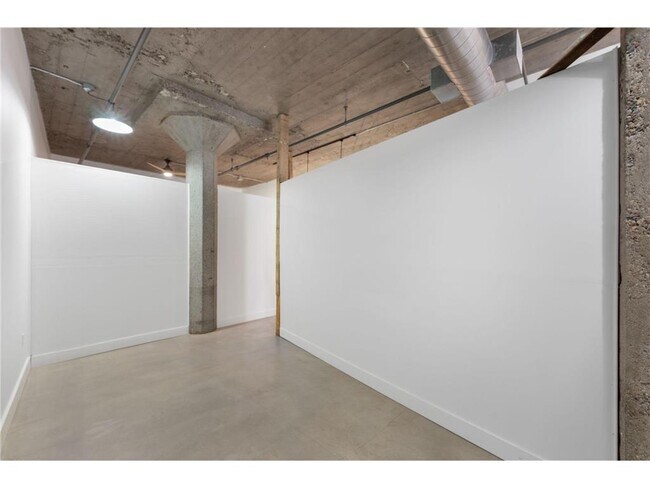 Building Photo - 718 N Washington Ave