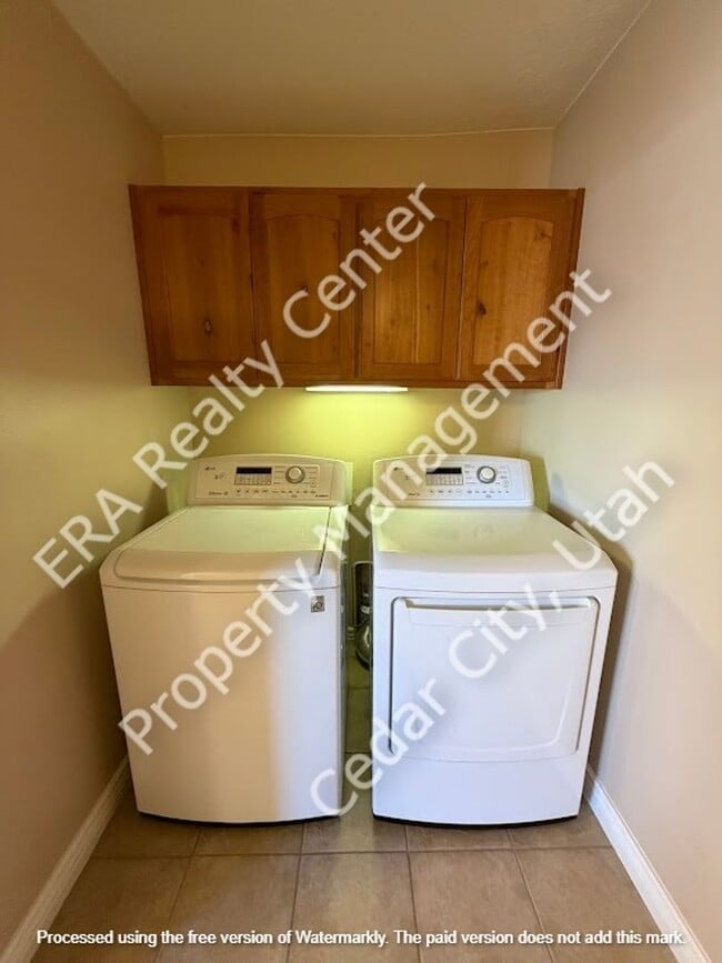 Building Photo - Move-In Discount - 3 Bedroom 2 bath in The Seasons