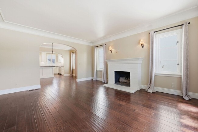 Building Photo - 1520 Miramar Dr