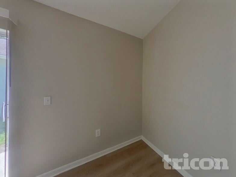 Building Photo - 5852 Lake Front Dr