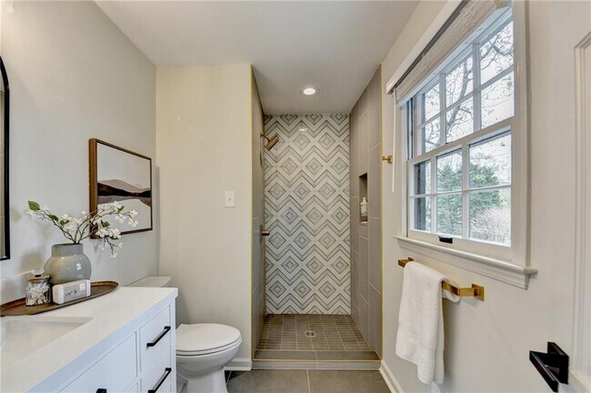 Building Photo - 1450 Cedarhurst Dr