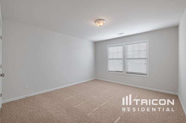 Building Photo - 4162 Bella View Dr