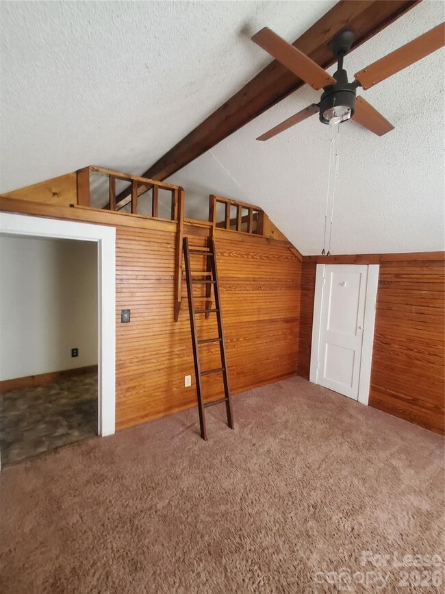 Building Photo - 1435 Davie Ave