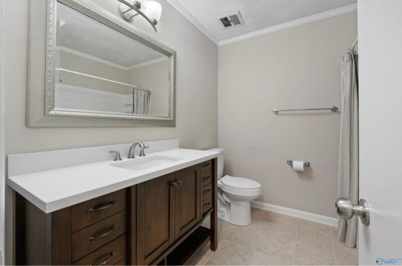 Building Photo - 2519 Excalibur Dr SE