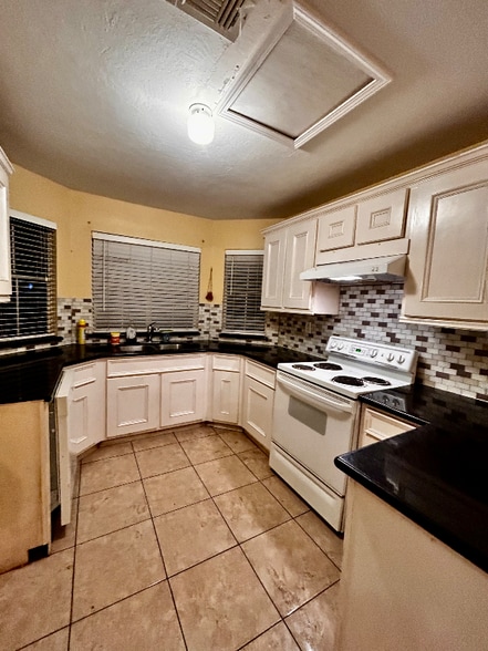 Primary Photo - 1619 Bugle Run Dr