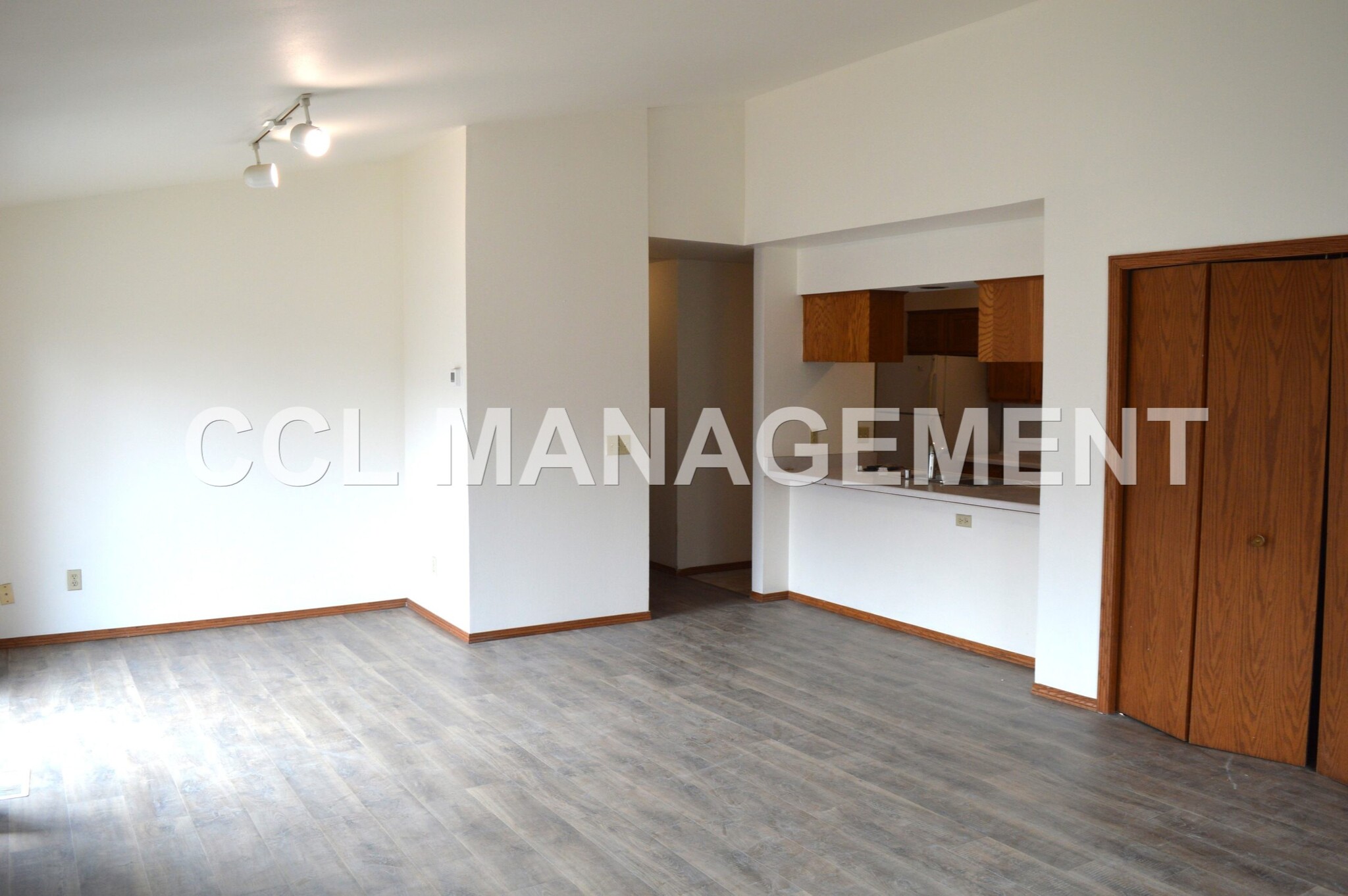 Building Photo - 2289 S Thompson Dr