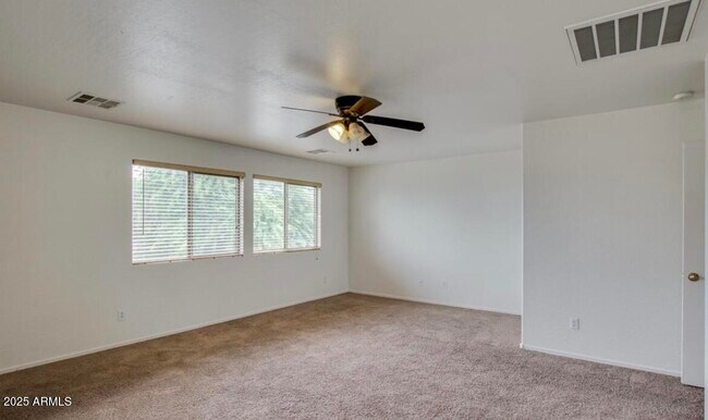 Building Photo - 388 E Palomino Way