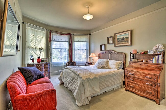 Building Photo - 241 Ashbury St
