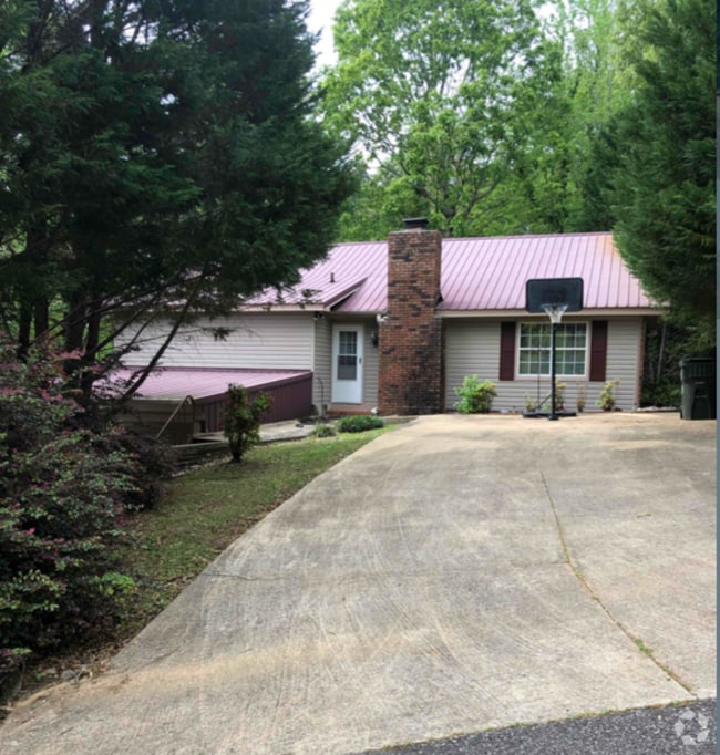 Building Photo - 4241 Springhill Dr