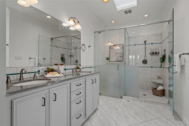 Building Photo - 506 W 33rd St