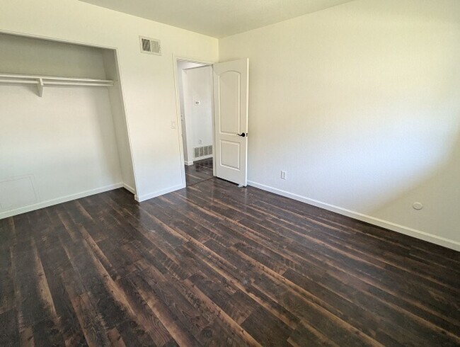 Building Photo - 2 Bedroom-1 Bathroom Condo in Santee (Tras...