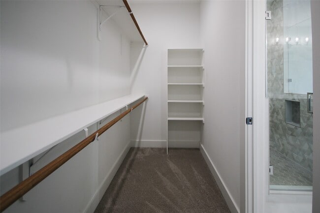 Building Photo - 5113 Hershe St