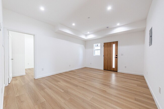 Building Photo - 5253 Agnes Ave