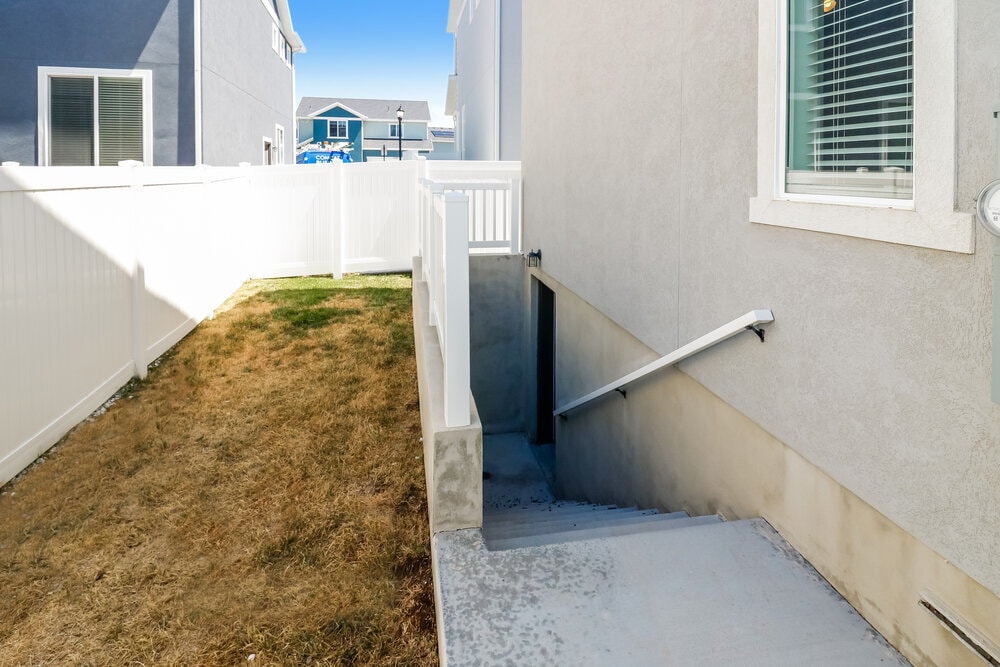 Building Photo - 13063 Summerdale Dr