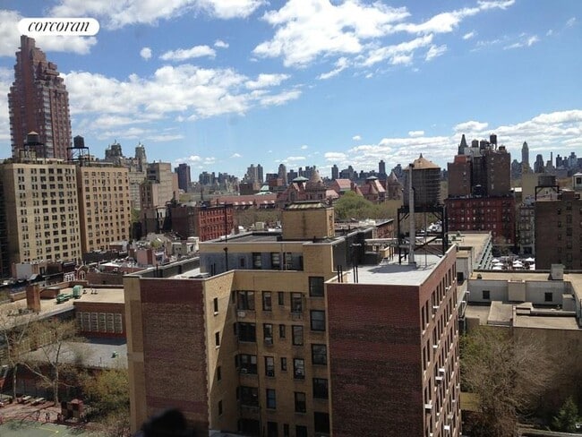 Building Photo - 175 W 76th St
