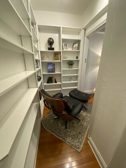 Building Photo - 2032 Belmont Rd NW