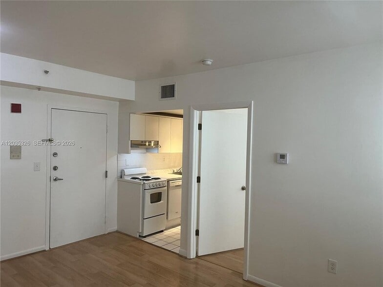 Building Photo - 1550 Drexel Ave