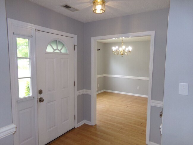 Building Photo - Beautiful 2 story home located on a cul-de-sac